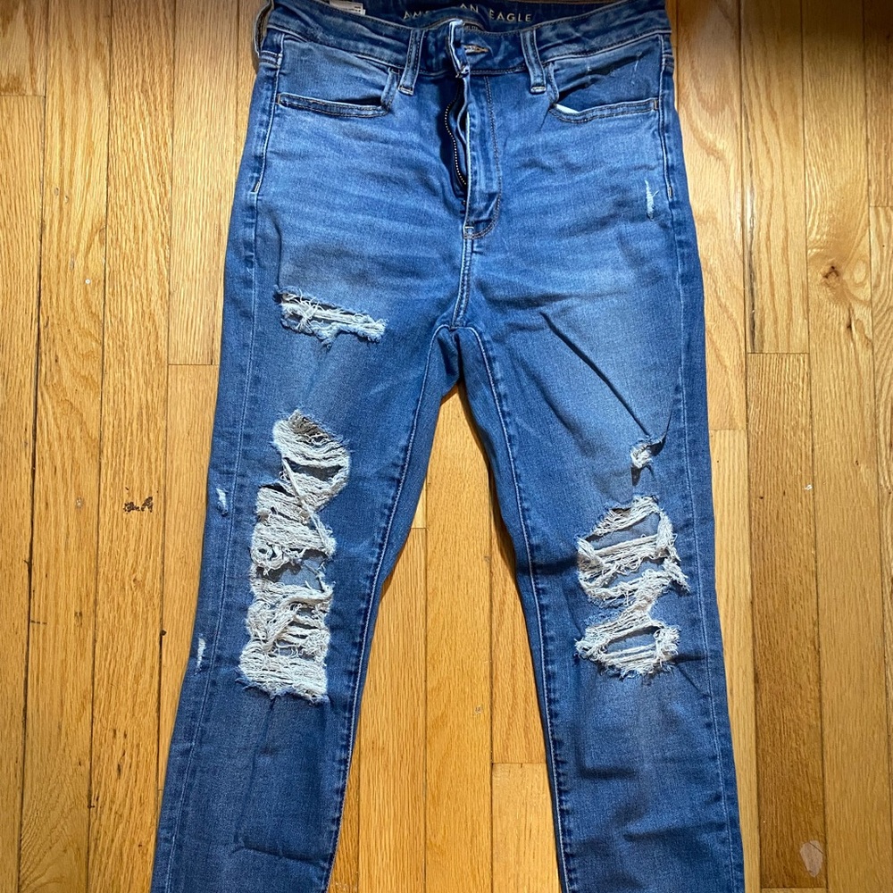 american eagle ripped skinny jeans (super stretchy)